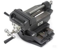 m0001035301_1.resize1 Тиски RF-329211 станочные с дополнительными винтовыми менханизмами для регулировки направления "вперед-назад", "лево-право" 5"-125мм ROCKFORCE /1 — изображение 1